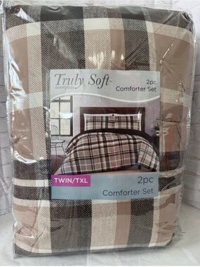 Truly Soft Twin Multi Stripe
Comforter and Sham Set Unopened
Original Packaging
